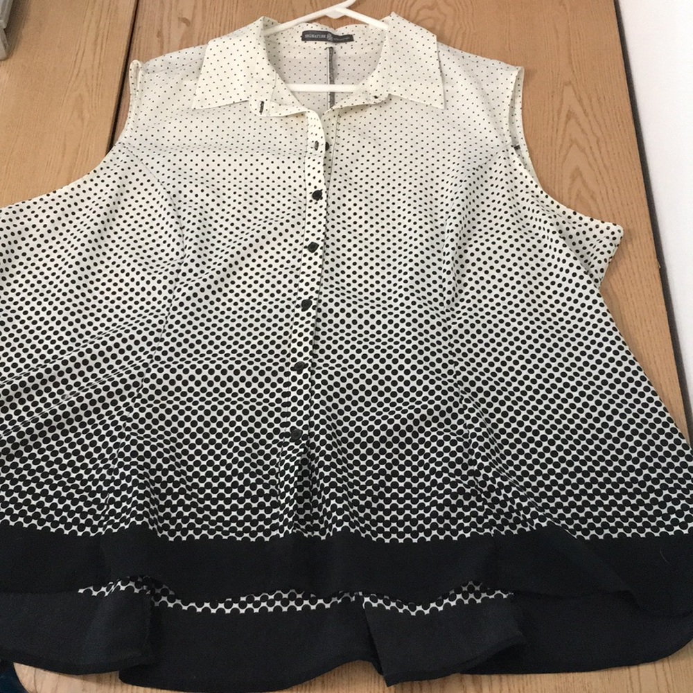 New Women’s Signature Collection Button up Sleeveless Blouse Stretchy Size 2X